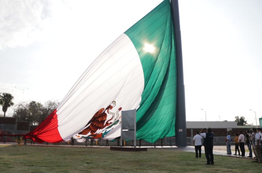 IZARÁN BANDERA MONUMENTAL LOS LUNES EN LA PLAZA MORELOS
