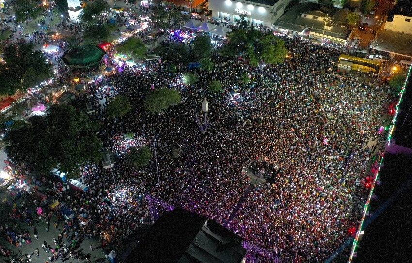  DISFRUTAN MÁS DE 45 MIL NEOLAREDENSES FIESTA POR LA INDEPENDENCIA DE MÉXICO