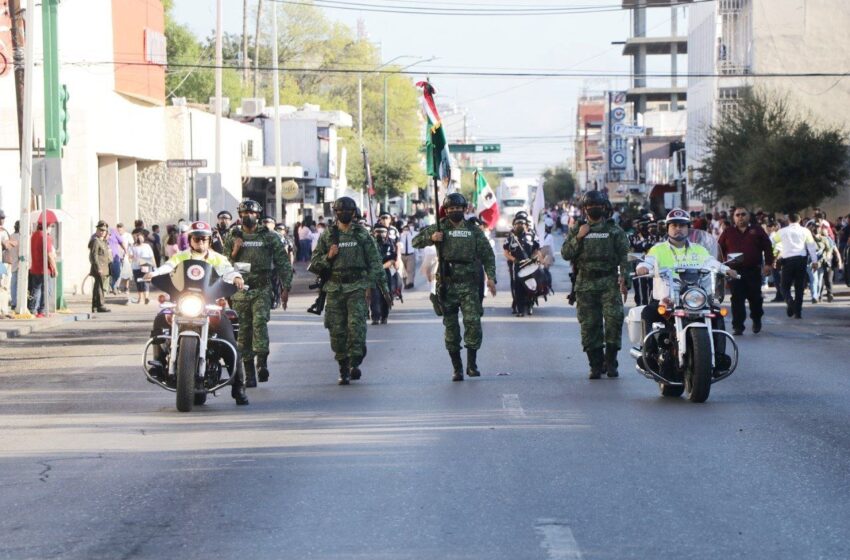  DESFILAN NEOLAREDENSES POR LA INDEPENDENCIA DE MÉXICO