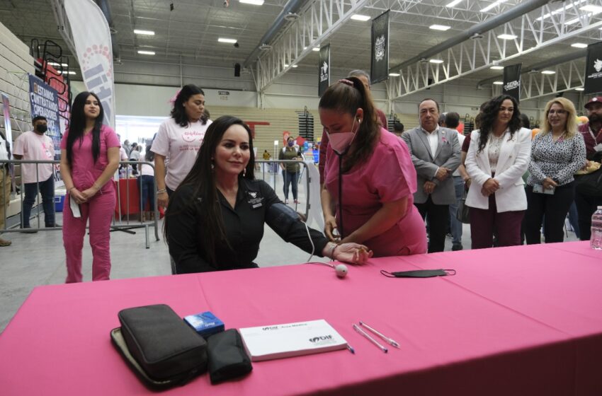  LLEVA DIF ATENCIÓN MÉDICA GRATUITA A MEGA FERIA DEL EMPLEO