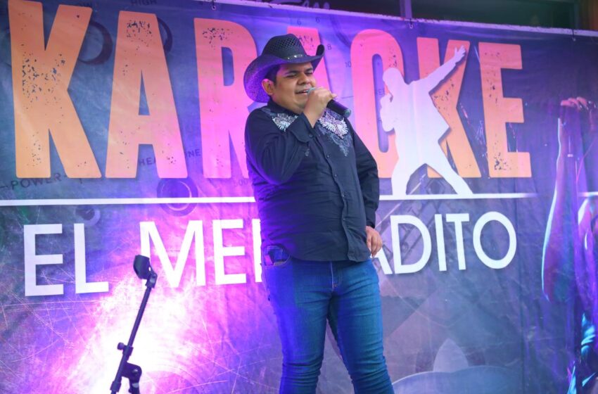  SE UNEN FAMILIAS PARA PRESENCIAR LA FINAL DEL KARAOKE EL MERCADITO