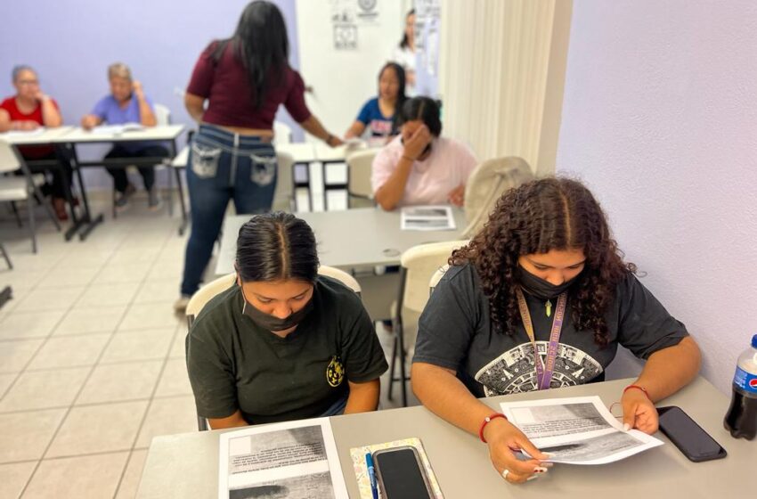  CAPACITA SISTEMA DIF A FUTUROS EMPRENDEDORES