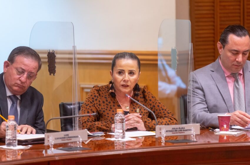  AVANZA GOBIERNO MUNICIPAL EN ENTREGA DE ÚTILES Y UNIFORMES ESCOLARES