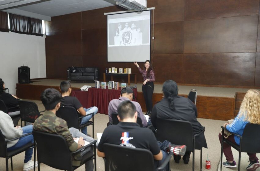  CHARLAN SOBRE LA VIDA DEL PERIODISTA Y ESCRITOR COLOMBIANO GABRIEL GARCÍA MÁRQUEZ