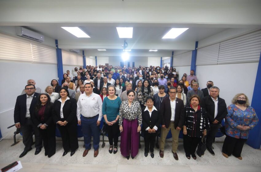  ENCABEZAN MAESTROS DE NUEVO LAREDO FORO DE PROPUESTAS PARA EL DESARROLLO EDUCATIVO EN TAMAULIPAS