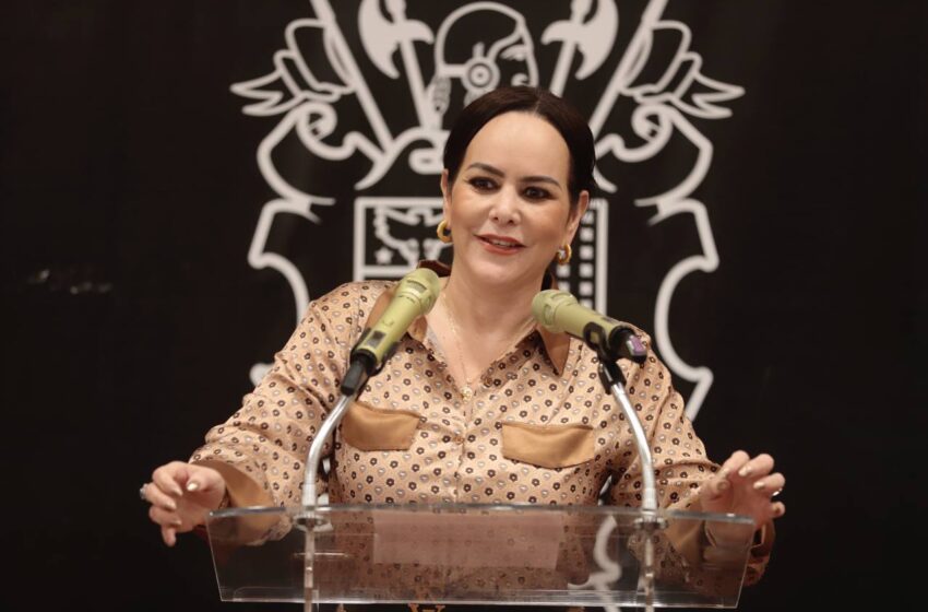  RECONOCE ALCALDESA CARMEN LILIA CANTUROSAS LABOR DE PERIODISTAS LOCALES