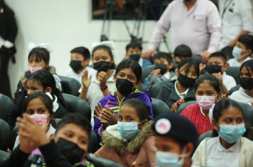 VISITAN NIÑOS DE PRIMARIA “RITA DEL VALLE GARCÍA” SALA DE CABILDO