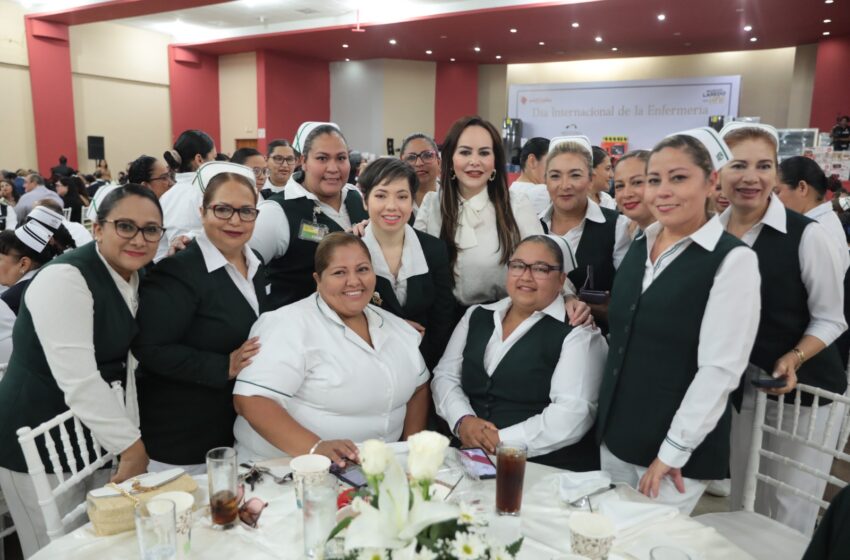  CELEBRA ALCALDESA CARMEN LILIA CANTUROSAS A PERSONAL DE ENFERMERÍA