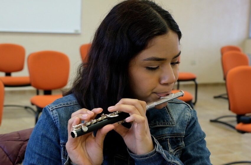  ALUMNA DE ESCUELA DE MÚSICA DEL SISTEMA DIF PONE EN ALTO A NUEVO LAREDO
