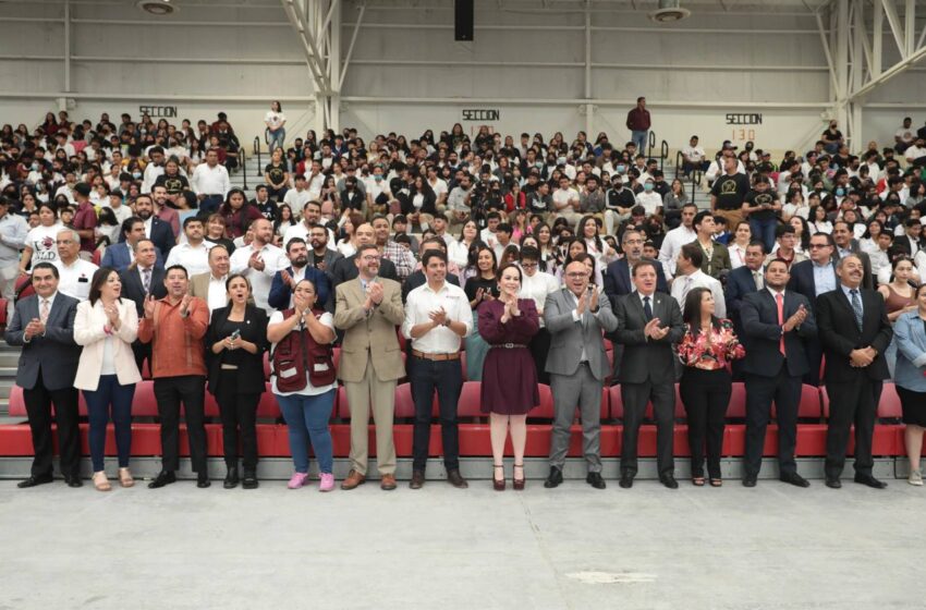  DESTACAN ESTUDIANTES NEOLAREDENSES APORTACIÓN DE INFLUENCERS EN FORO JUVENTUDES 2023