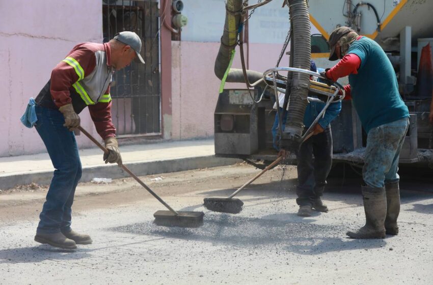  REFUERZA GOBIERNO MUNICIPAL CAMPAÑA PERMANENTE DE BACHEO EN LA CIUDAD