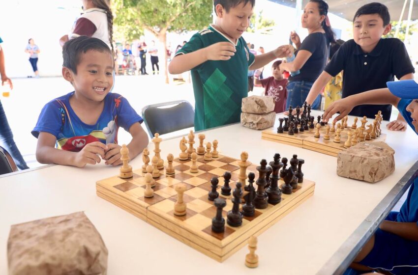  SE DIVIERTEN VECINOS DE VALLES DEL PARAÍSO CON “TARDE SOCIAL UNE”