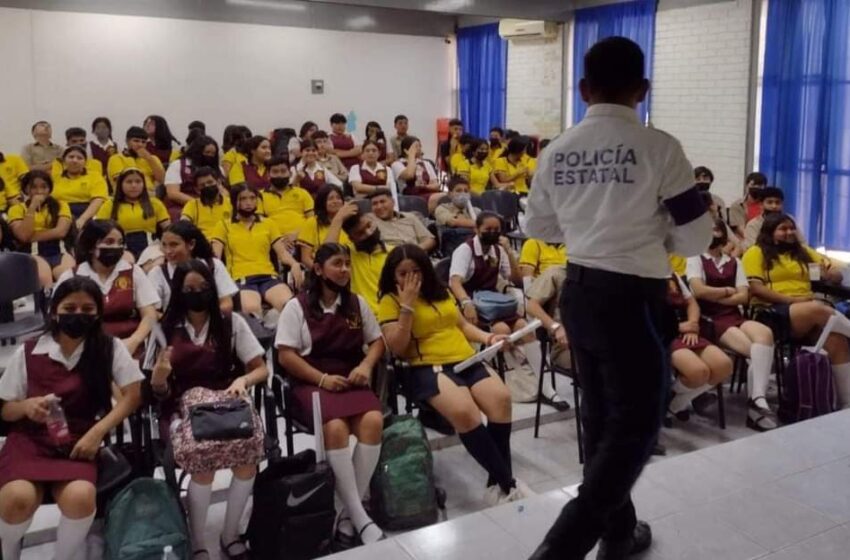  Guardia Estatal de Género lleva plática informativa a secundaria de Nuevo Laredo