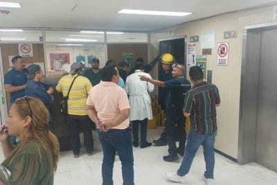  Rescatan a 7 personas atrapadas en elevador de IMSS en Coahuila