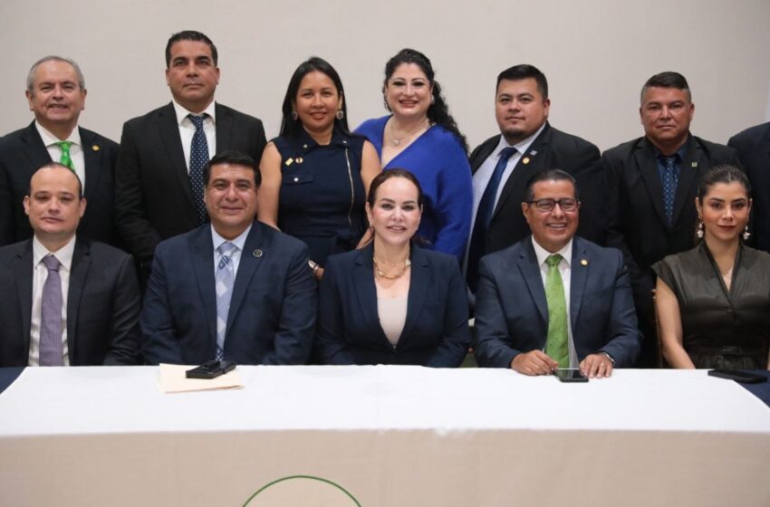  Alcaldesa de Nuevo Laredo, Carmen Lilia Canturosas, Reconoce Contribución Vital de Profesionales Inmobiliarios durante la Toma de Protesta del Consejo Directivo 2024 de la AMPI