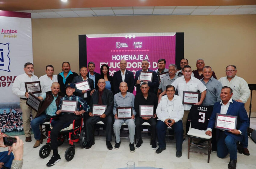  GOBIERNO MUNICIPAL RINDE HOMENAJE A LOS CAMPEONES HISTÓRICOS DE LOS TECOLOTES DE LOS DOS LAREDOS
