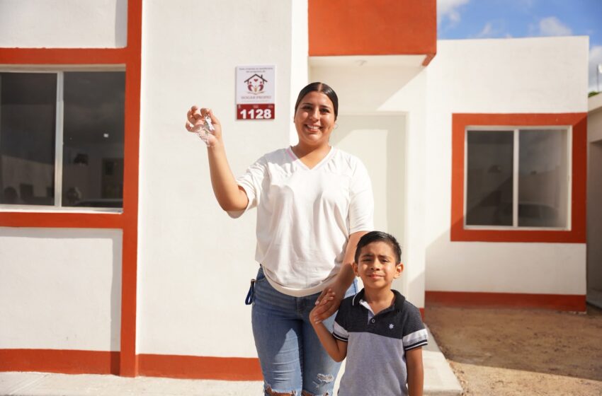  CARMEN LILIA CANTUROSAS ENTREGA VIVIENDAS A MUJERES JEFAS DE FAMILIA Y CONVIERTE SU ESFUERZO EN PATRIMONIO
